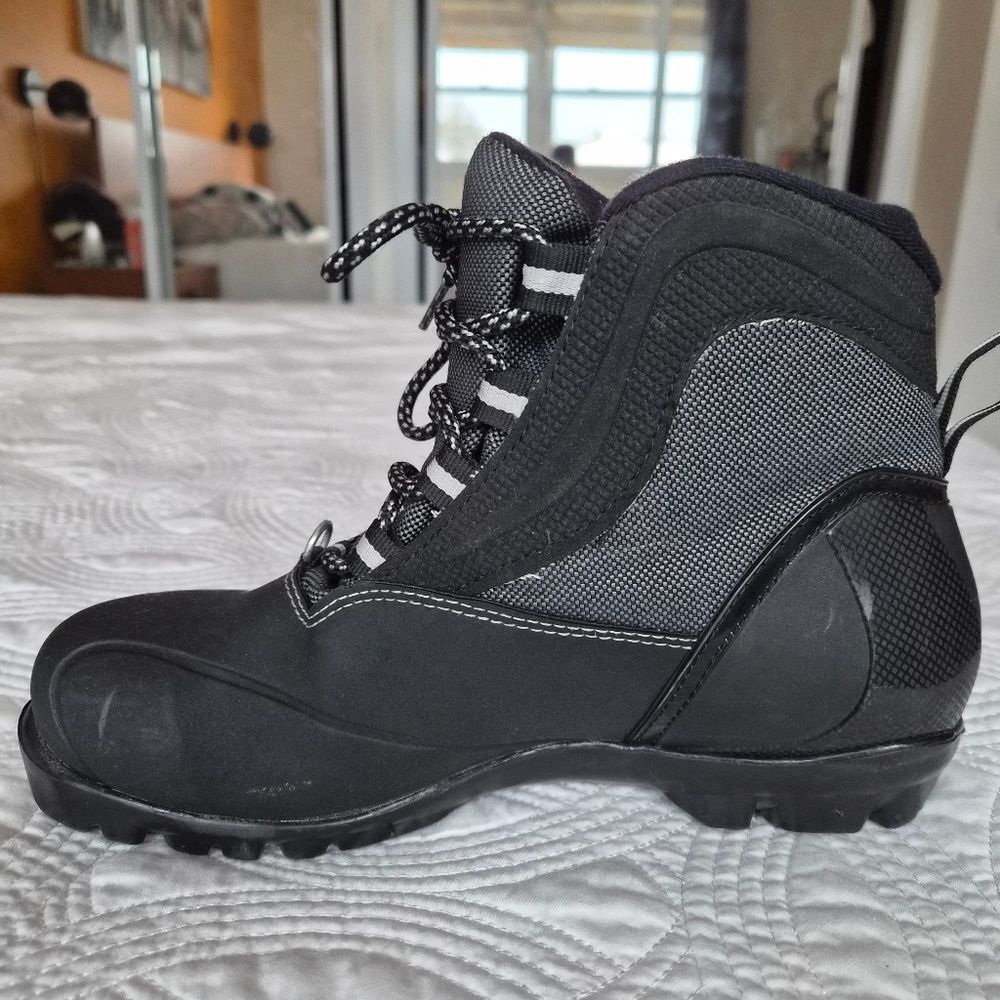 Rossignol Women's Black and Gray Cross Country Ski Boots $45 - Picture 2 of 16